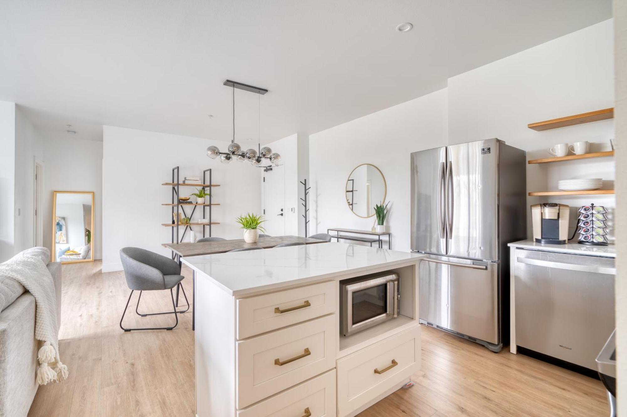 Holiday home Collection - Exclusive Entire Floor & Instaworthy Local Art Portland