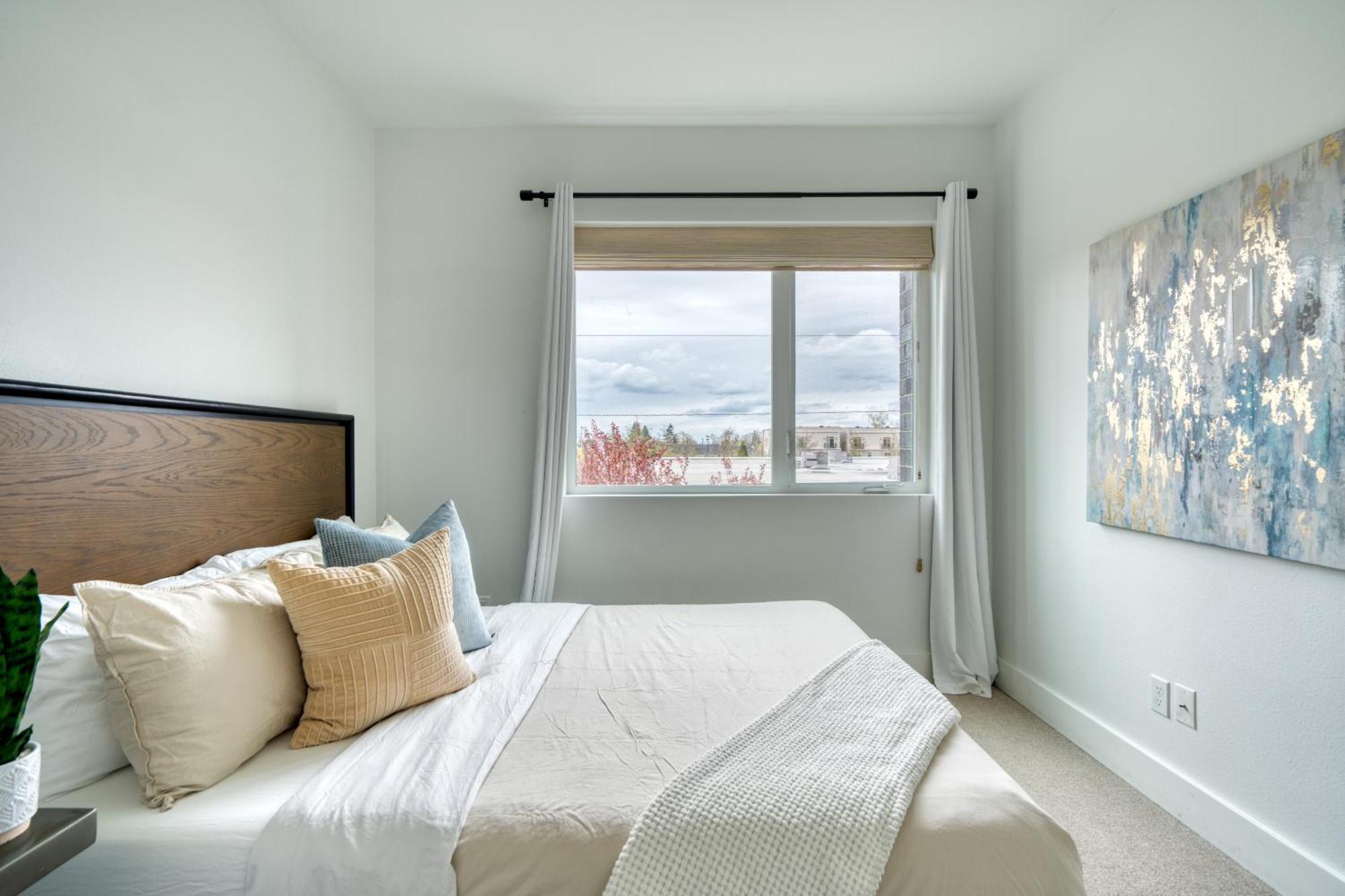 Collection - Exclusive Entire Floor & Instaworthy Local Art Holiday home