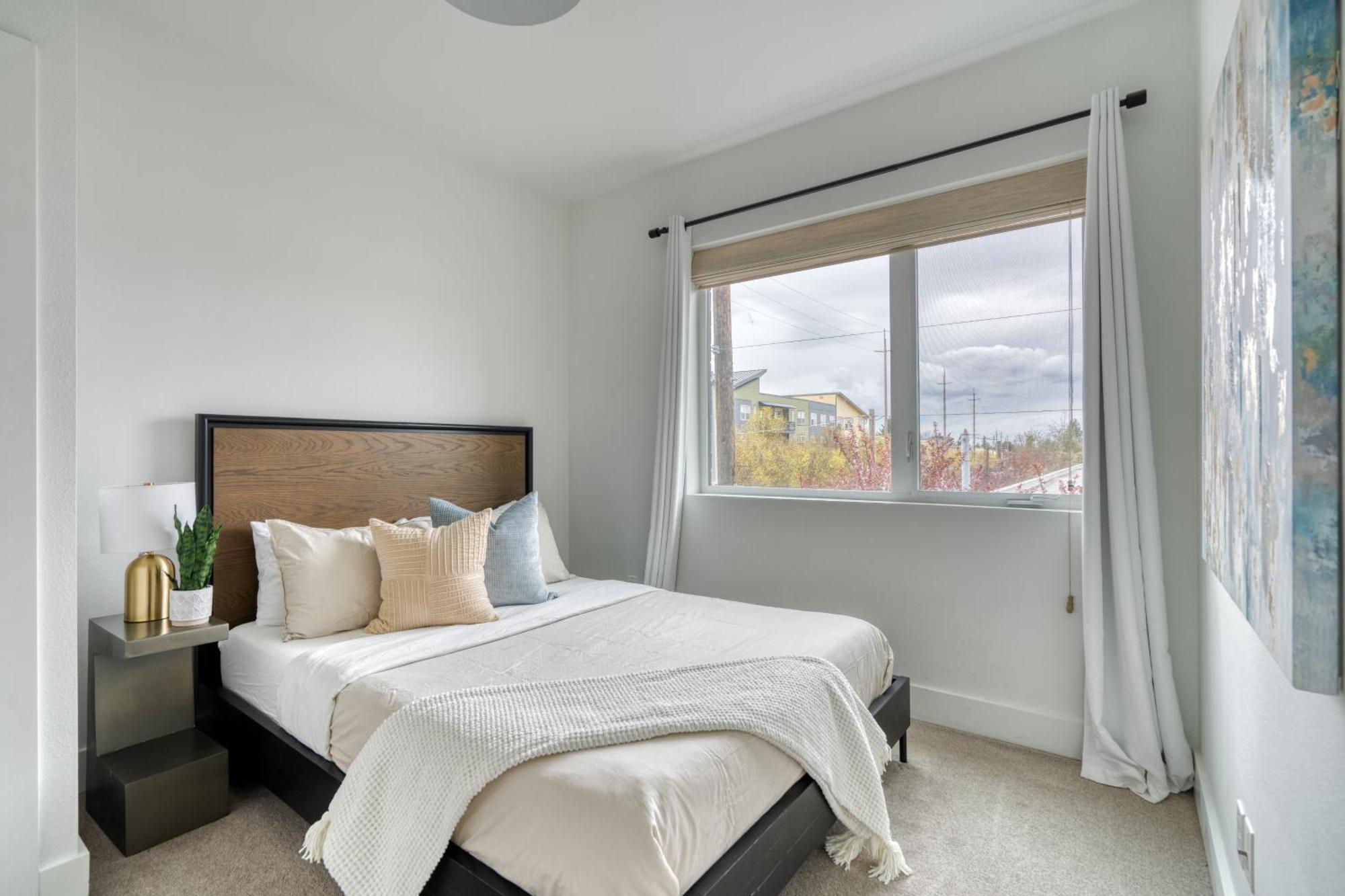 Collection - Exclusive Entire Floor & Instaworthy Local Art Holiday home Portland
