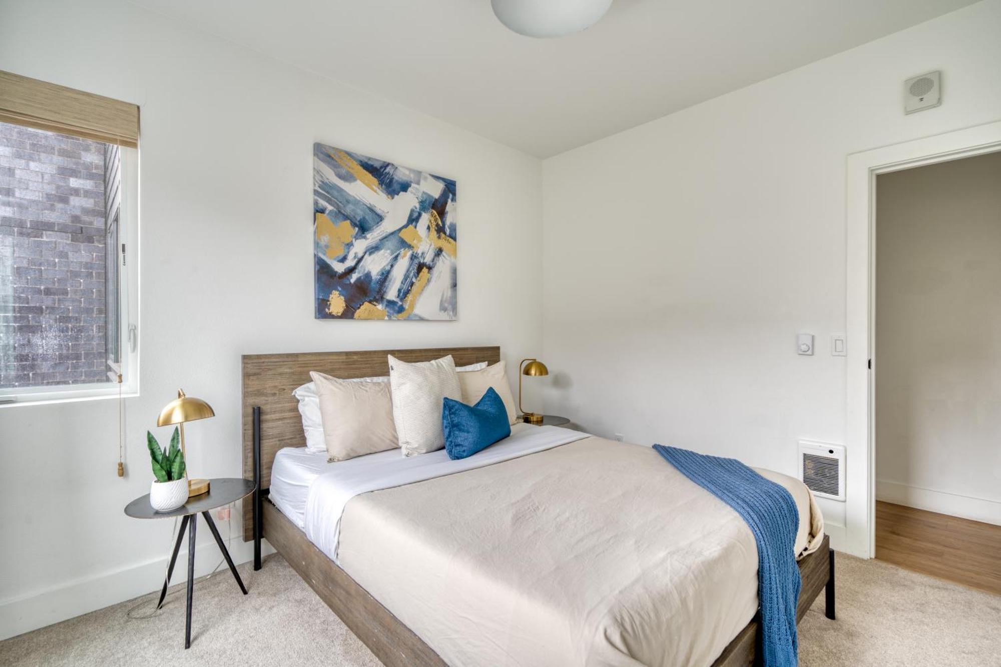 Collection - Exclusive Entire Floor & Instaworthy Local Art Holiday home *
