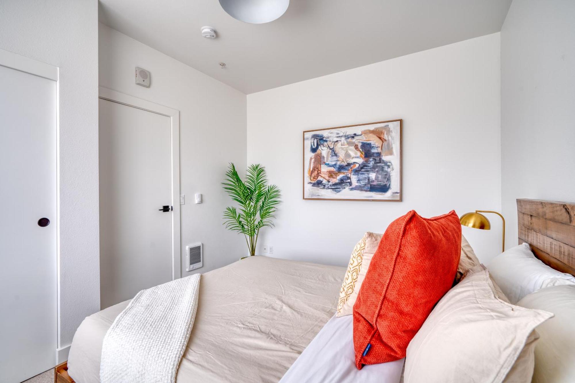 Holiday home Collection - Exclusive Entire Floor & Instaworthy Local Art