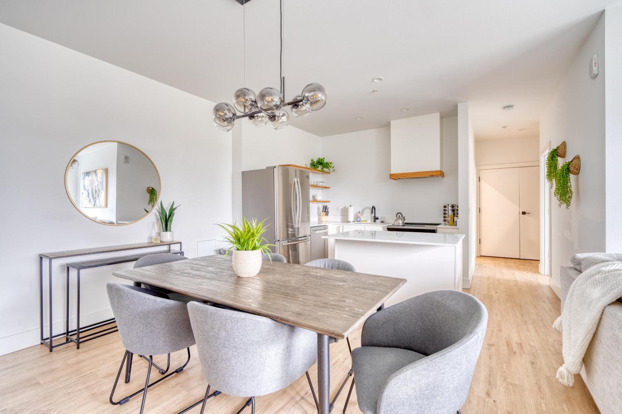 Collection - Exclusive Entire Floor & Instaworthy Local Art Holiday home Portland