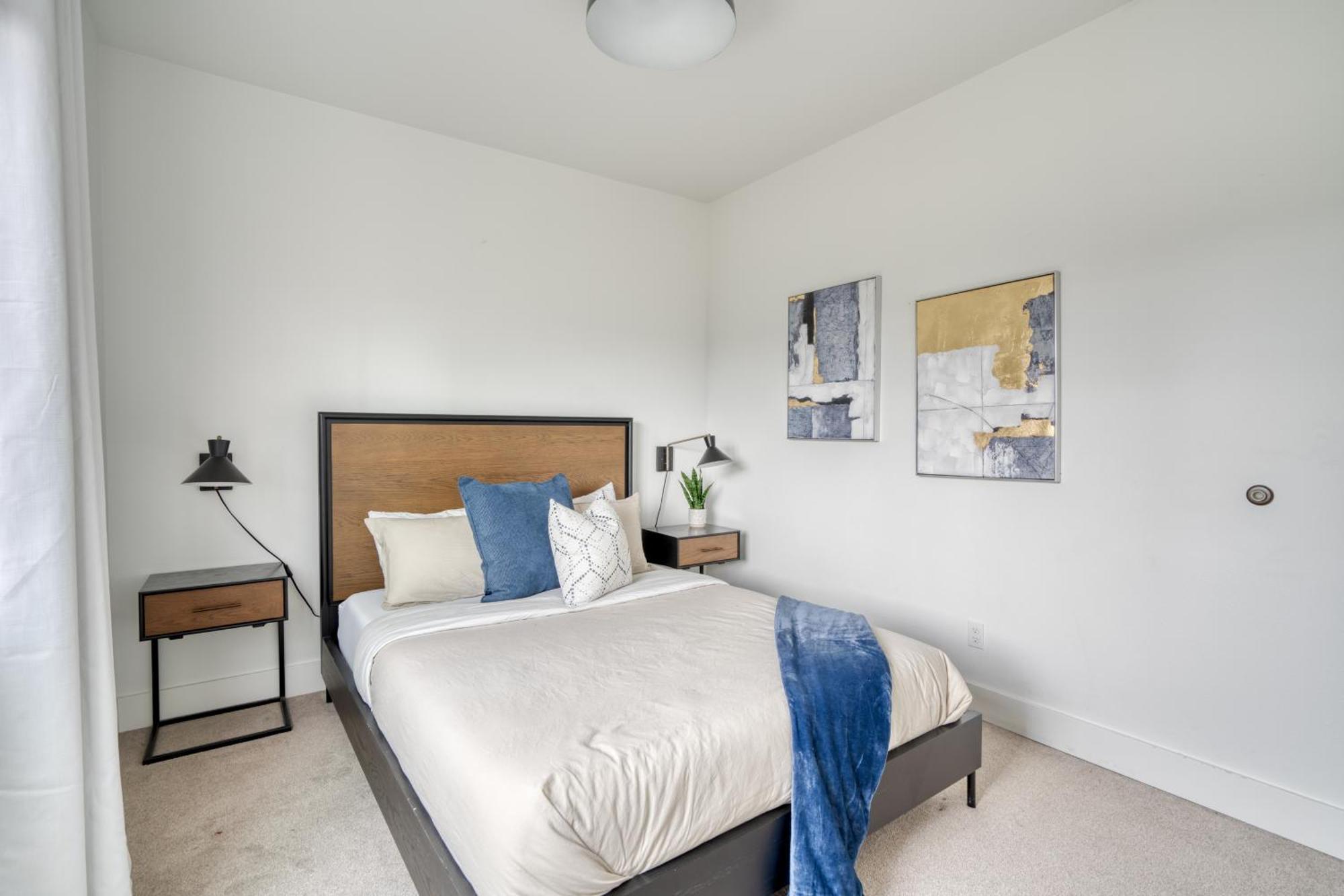 Holiday home Collection - Exclusive Entire Floor & Instaworthy Local Art