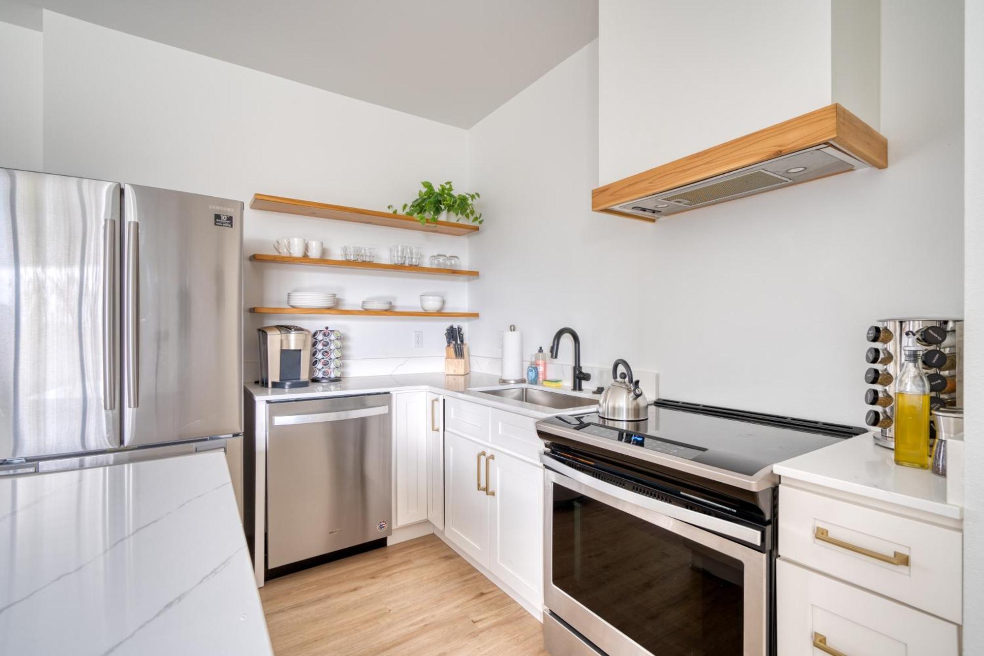 Holiday home Collection - Exclusive Entire Floor & Instaworthy Local Art Portland