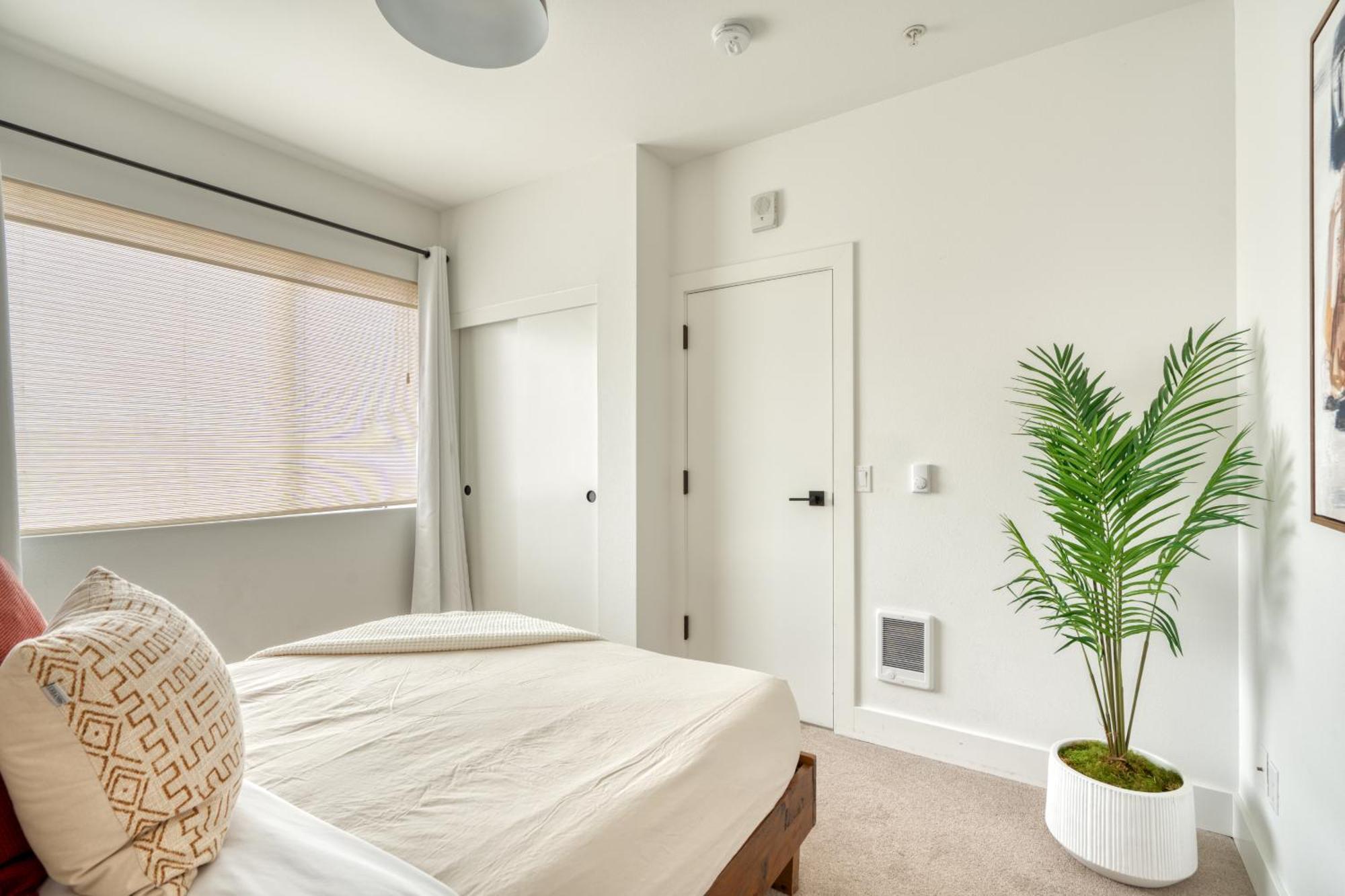 Collection - Exclusive Entire Floor & Instaworthy Local Art Holiday home *