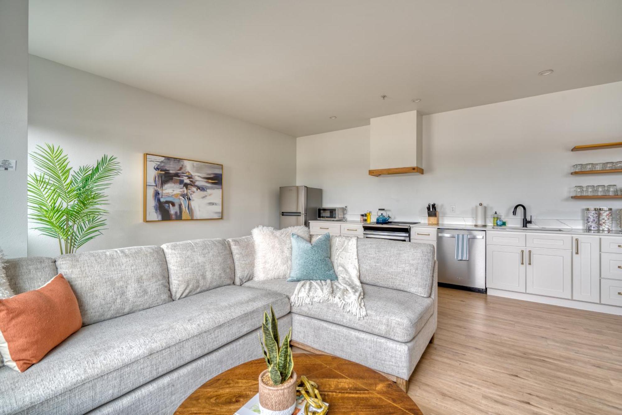 Collection - Exclusive Entire Floor & Instaworthy Local Art Holiday home Portland