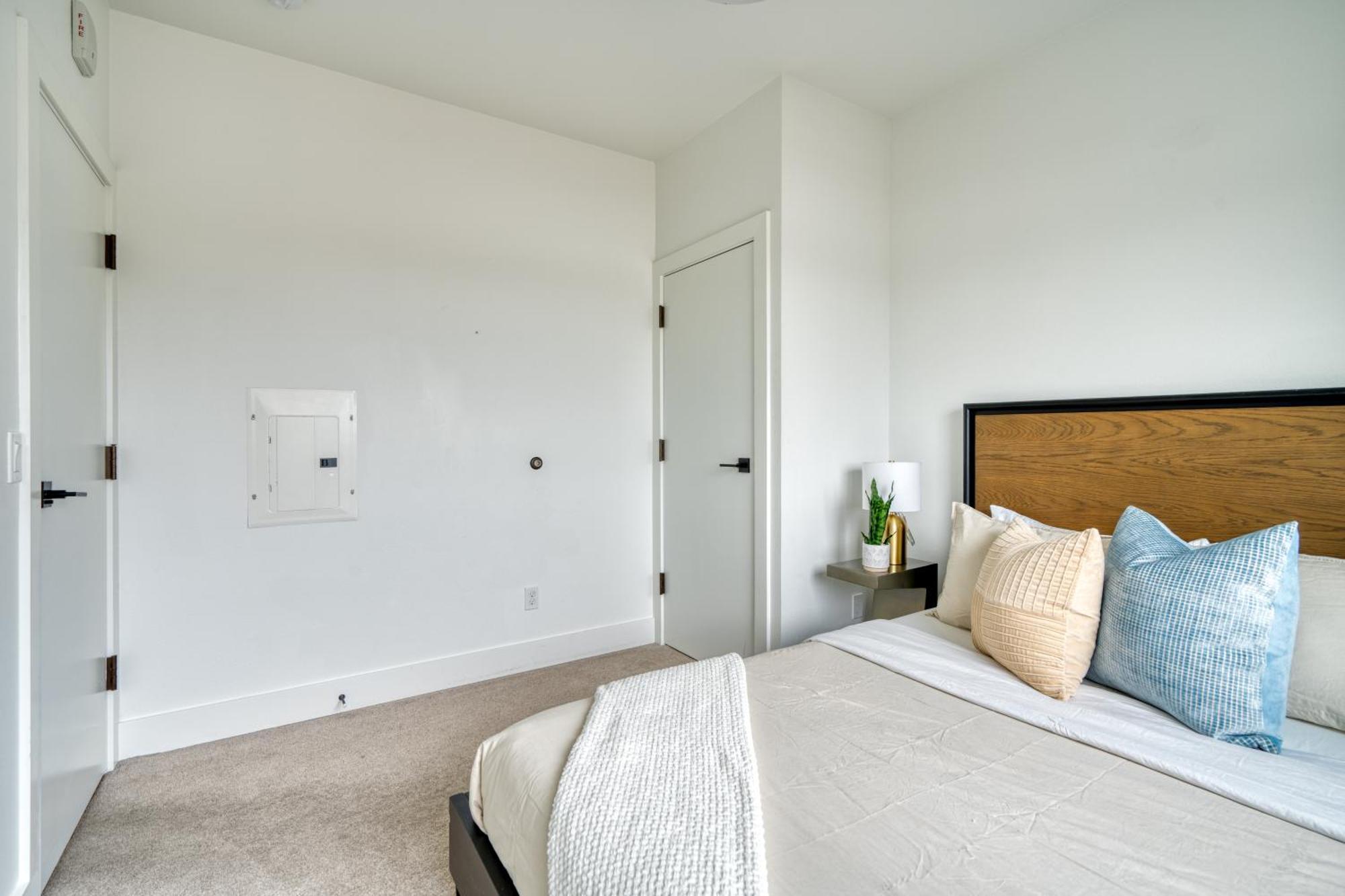 Holiday home Collection - Exclusive Entire Floor & Instaworthy Local Art Portland