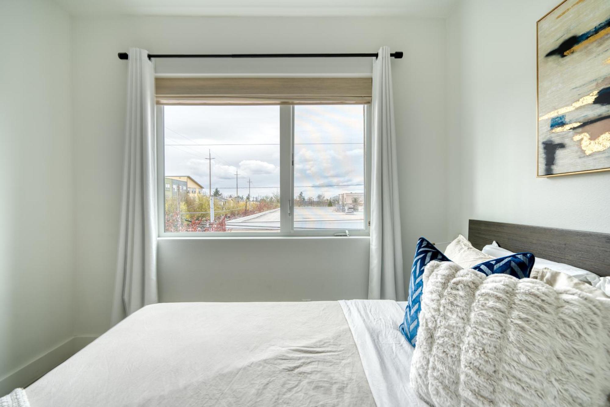 Holiday home Collection - Exclusive Entire Floor & Instaworthy Local Art