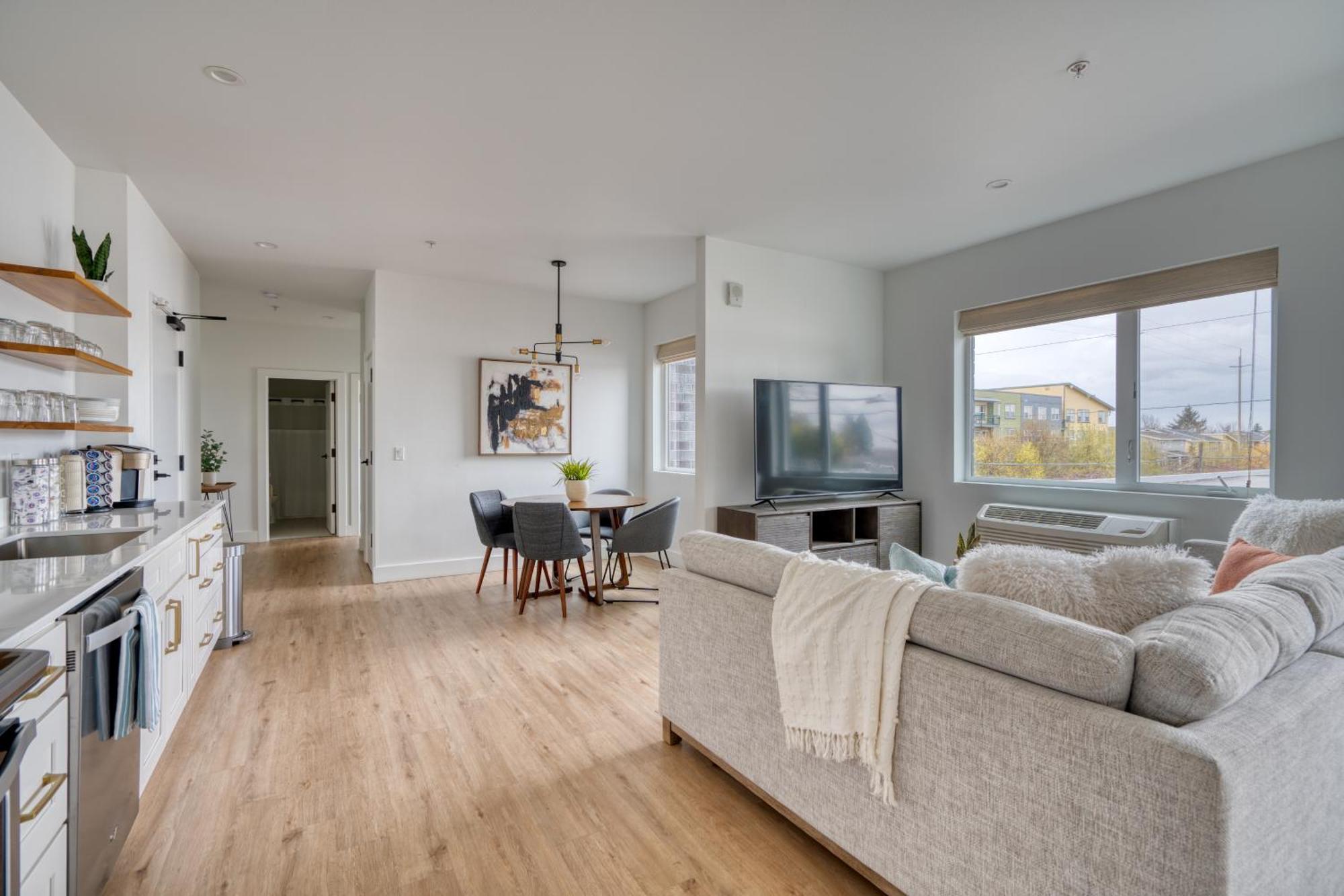Holiday home Collection - Exclusive Entire Floor & Instaworthy Local Art Portland