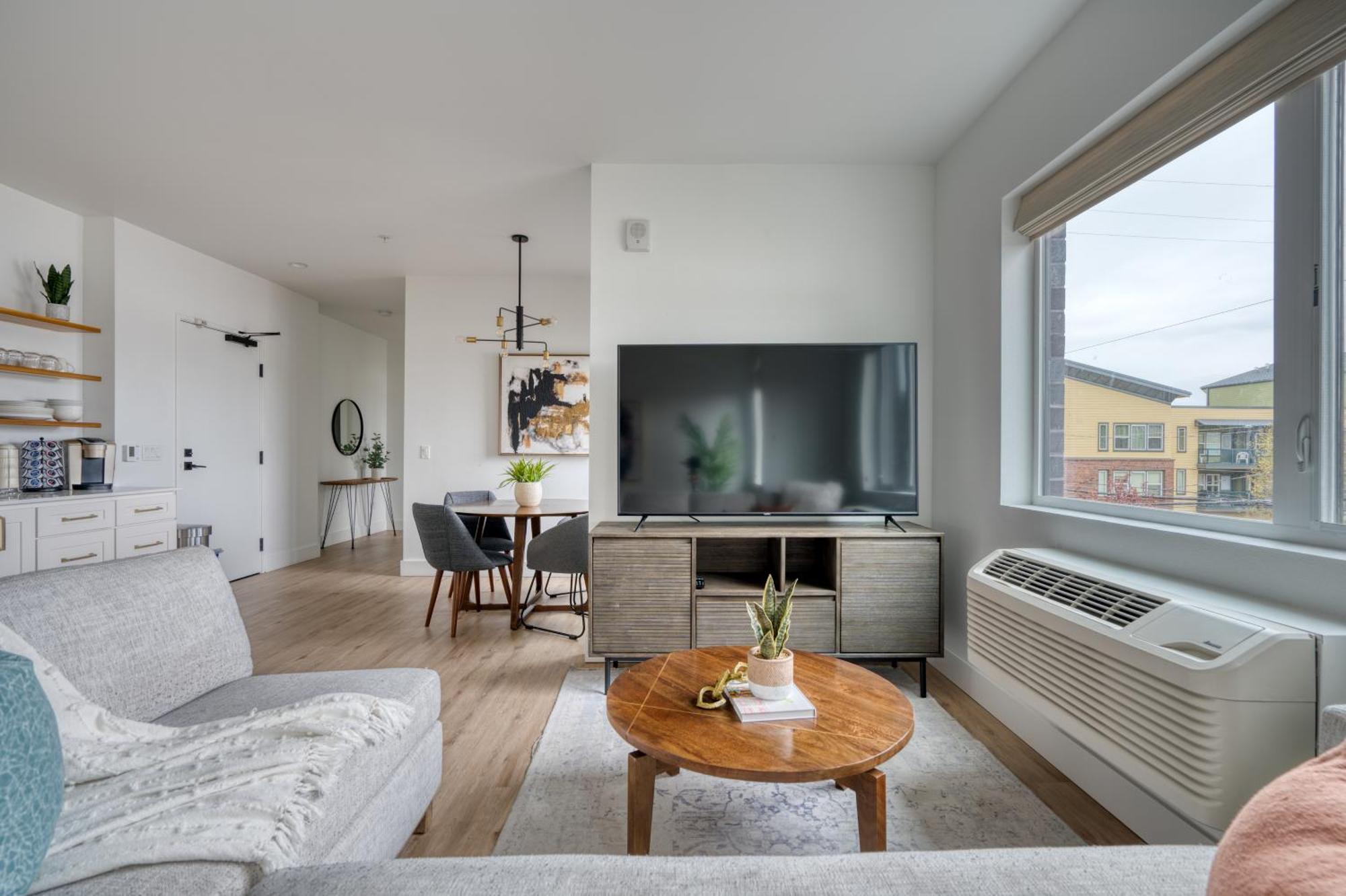 Holiday home Collection - Exclusive Entire Floor & Instaworthy Local Art Portland